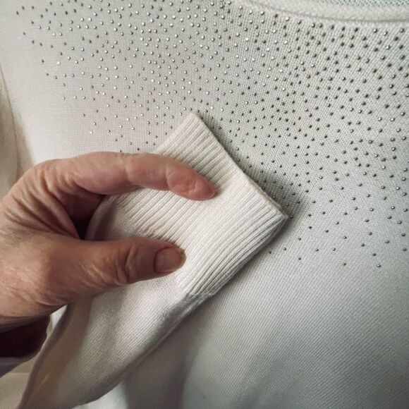 Calvin Klein size M cream and gold lightweight sweater. - Picture 3 of 7